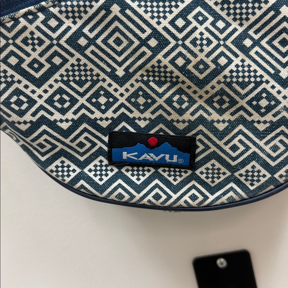 Kavu Slingpack Sling Bag Blue White Geometric Pattern Paxton Rope Bag! - Picture 3 of 7